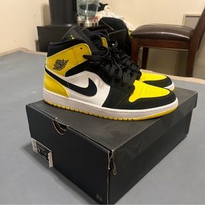 Jordan 1 se mid yellow toe